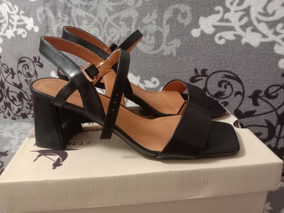 Продам босоножки 38 р новые