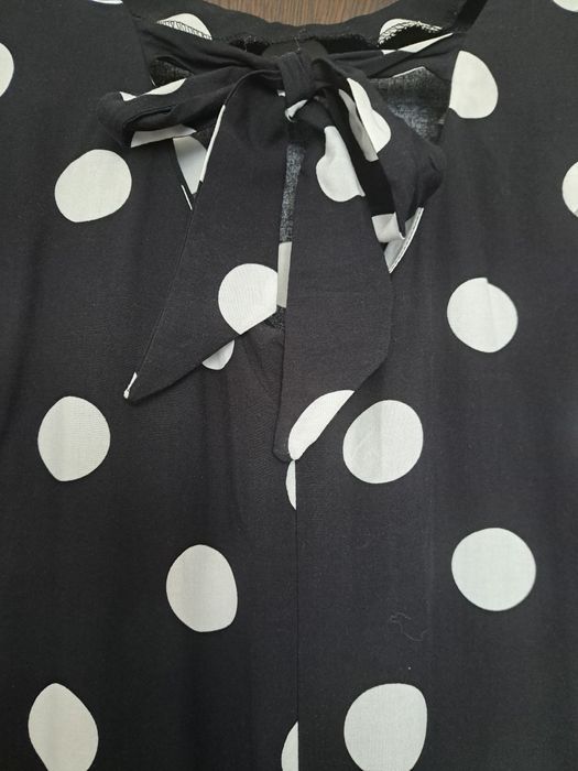 Rochie nouă cu buline.  lungime 140. Bust 57