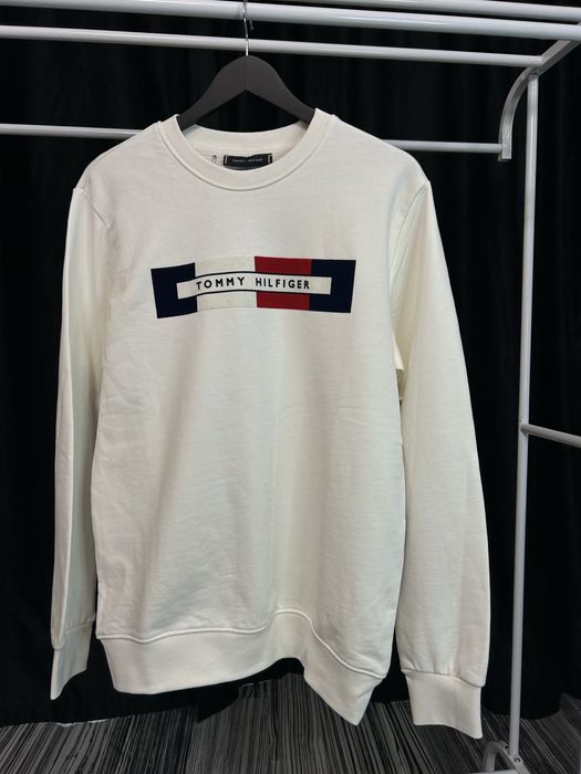 Reducere Stoc- Bluza Tommy Hilfiger barbati marimea M noua cu eticheta alb premium originala