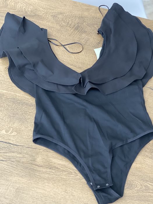 Дамско боди с вълнообразни акценти