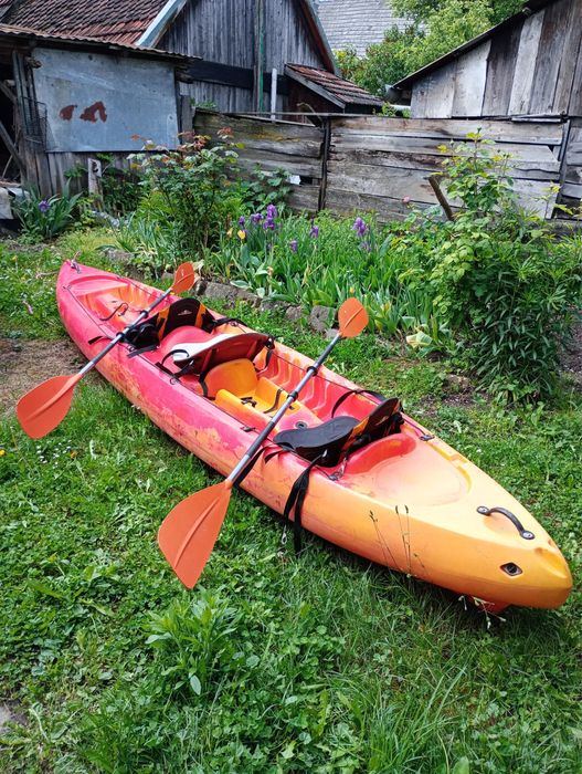 Kayak 4,2 metri lungime , 3 locuri