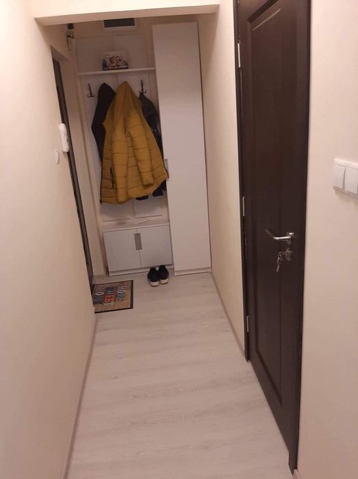 Vand apartament cu 2 camere, etaj 2
