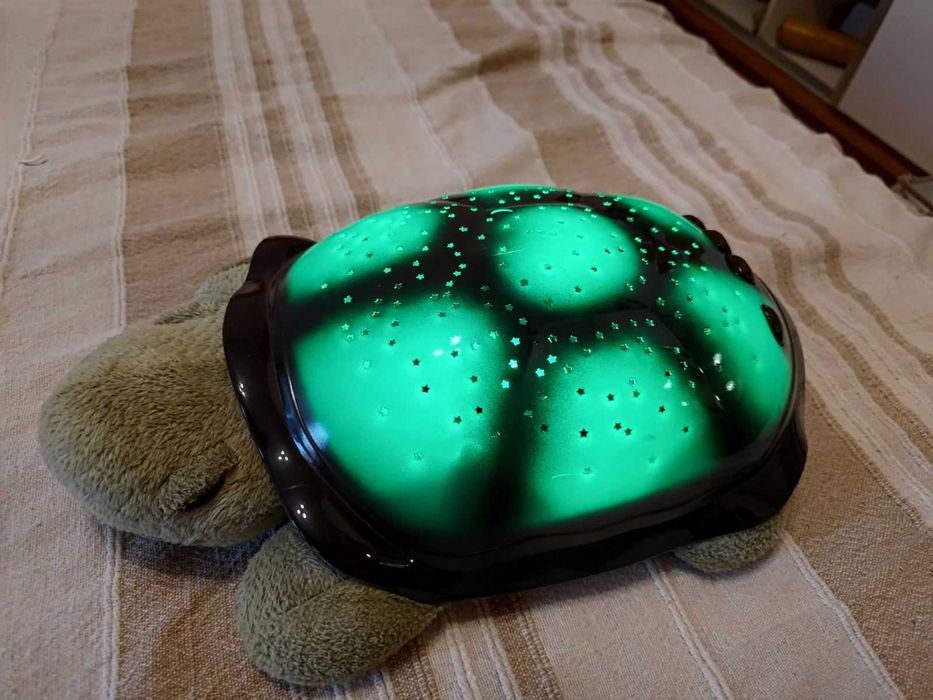 Прожектор костенурка – нощна лампа със звезди