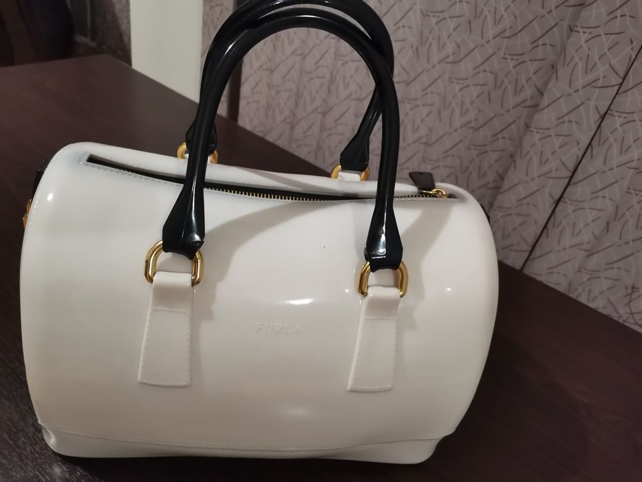 Чанта Furla еко лак бяла 60лв.