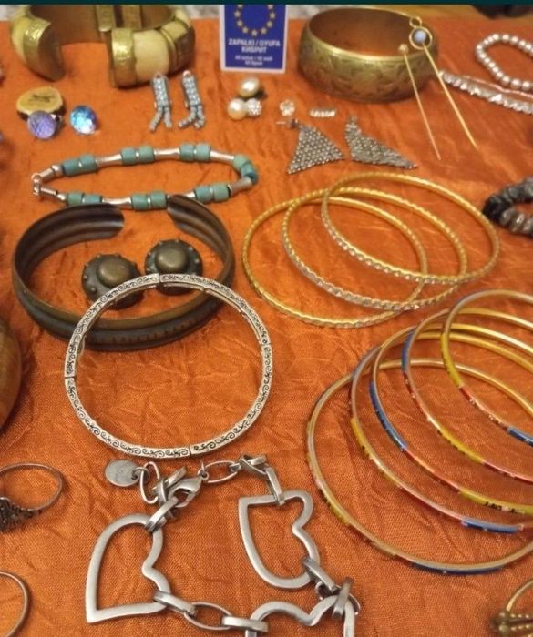 Различни видове и модели бижута