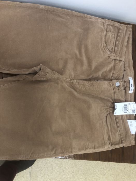 кадифени джинси марка манго