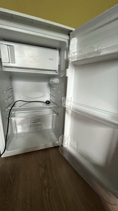 Компактен хладилник gorenje с камера