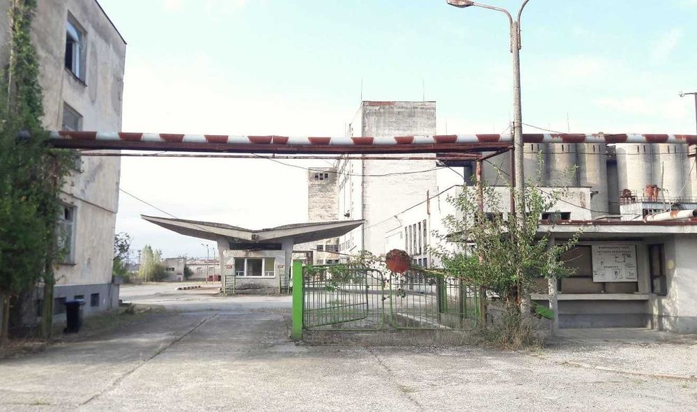 Дава се под наем Промишлена сграда в Елхово - 8000 кв.м за 1530 € - Снимка #2