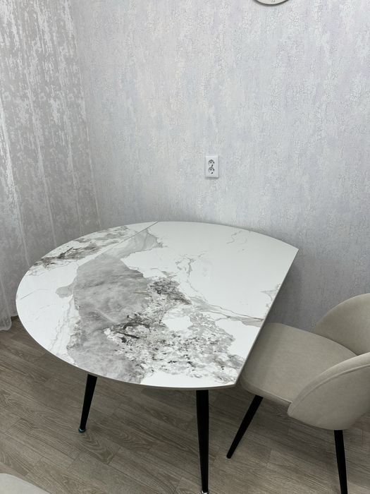 Кухонный стол и стулья