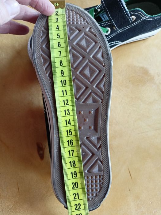 Продам  34 р. Кеды, сандали.