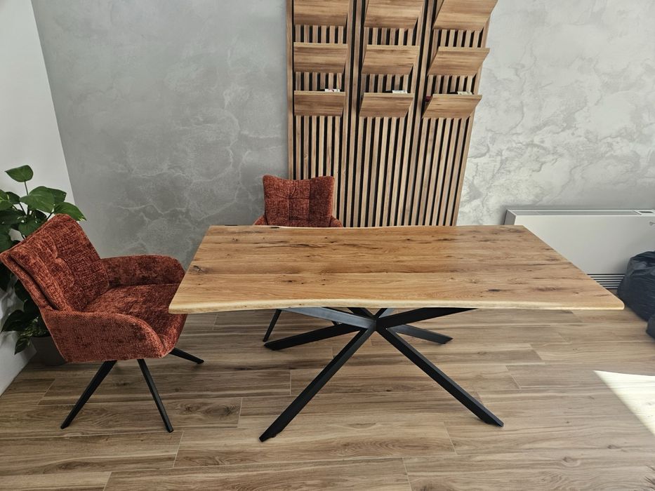 Трапезна маса от масив- дъб с метални крака