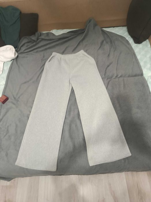 Pantaloni de trening baggy