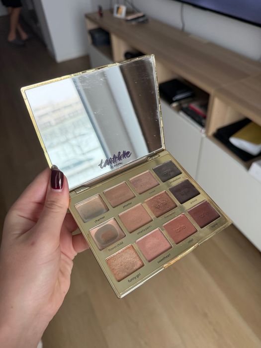 Paletă de farduri de pleoape, Tarte