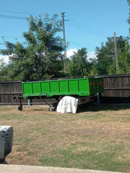 Vând remorcă 4, 5 tone monoax