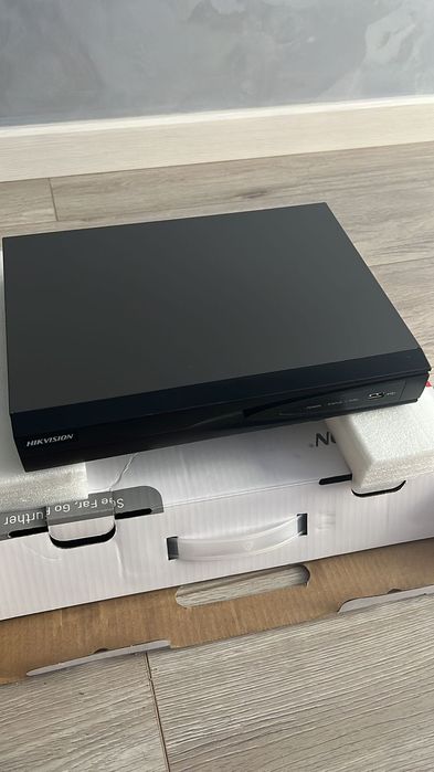 Сетевой 8 канальный IP видеорегистратор HIKVISION