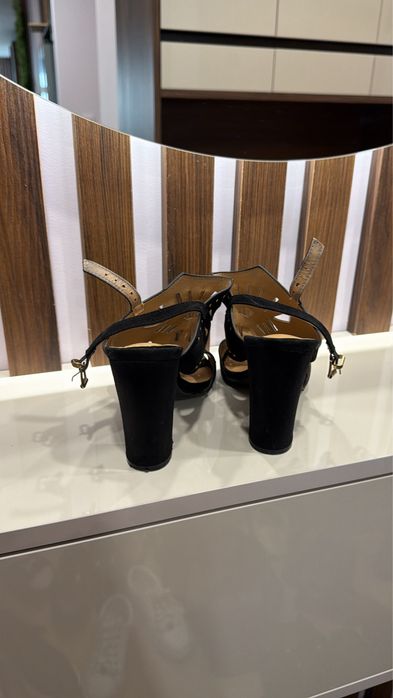 Сандали на ток в черен цвят размер 38