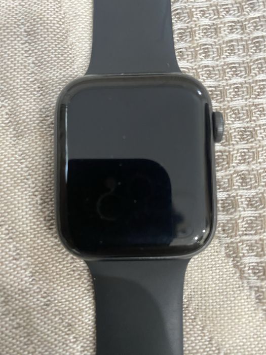 Apple Watch SE в отличном состоянии