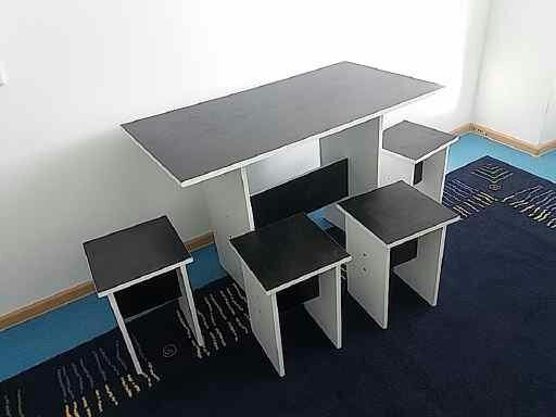 Стол и стулья. 19000