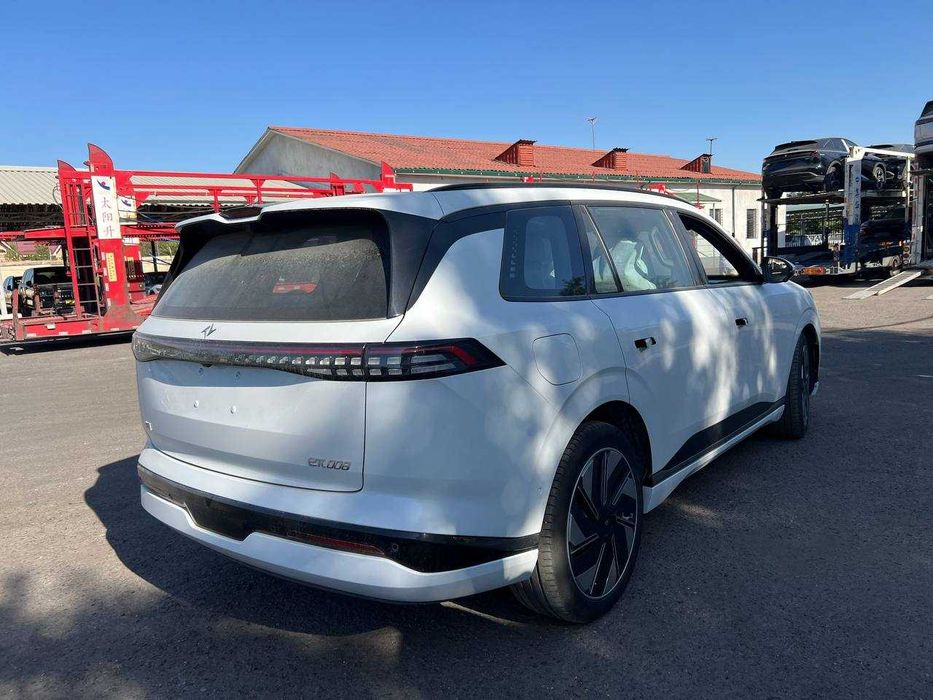 Dongfeng eπ008MAX