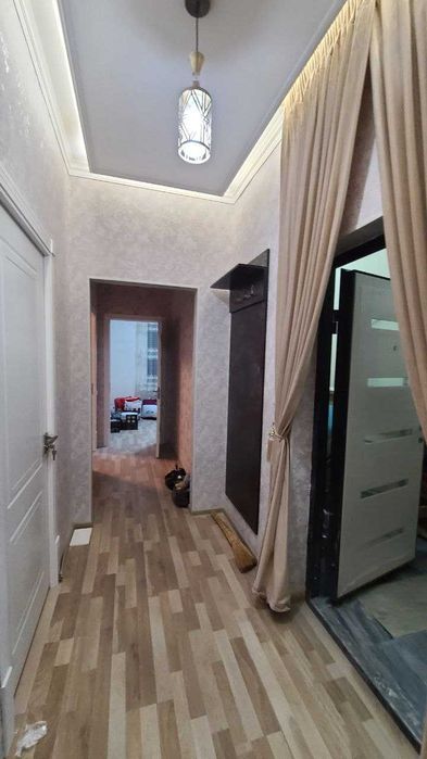 Сурумда Сергели трасса бўйида таъмирланган-2 хонали хонадон сотилади.