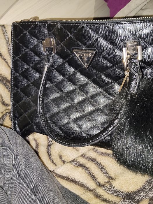 Оригинална чанта на Guess