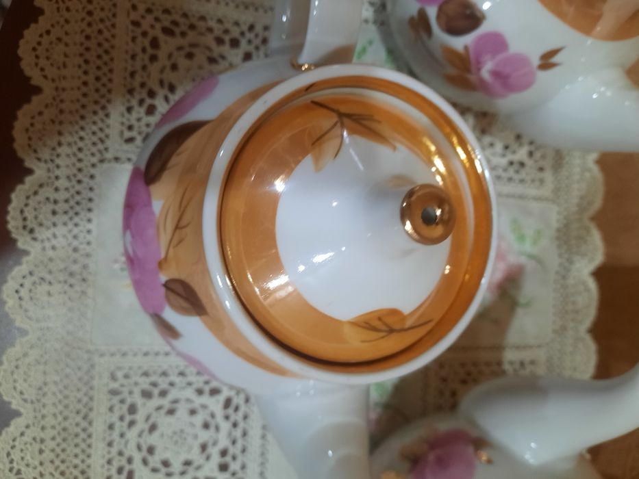 Абсолютно новый чайник(700мл), Дулевский фарфор, ручная роспись, зол