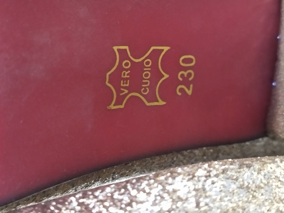 Туфли сотилади..