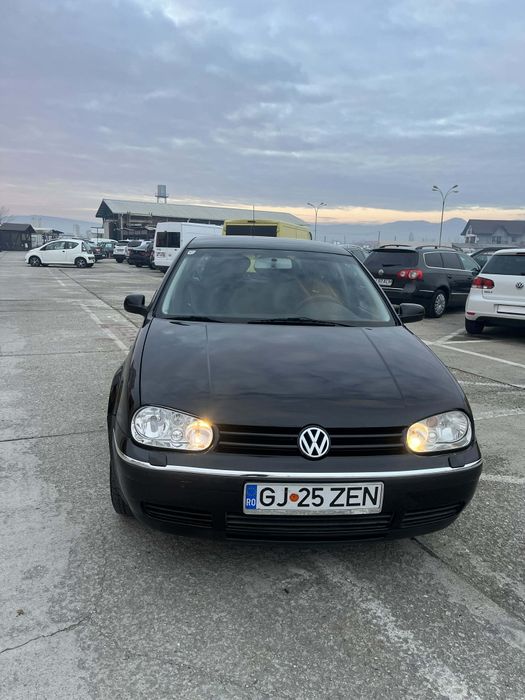 De Vânzare VW GOLF IV 
Motor 1.4 16v benzina euro 4
An de fabricație 2