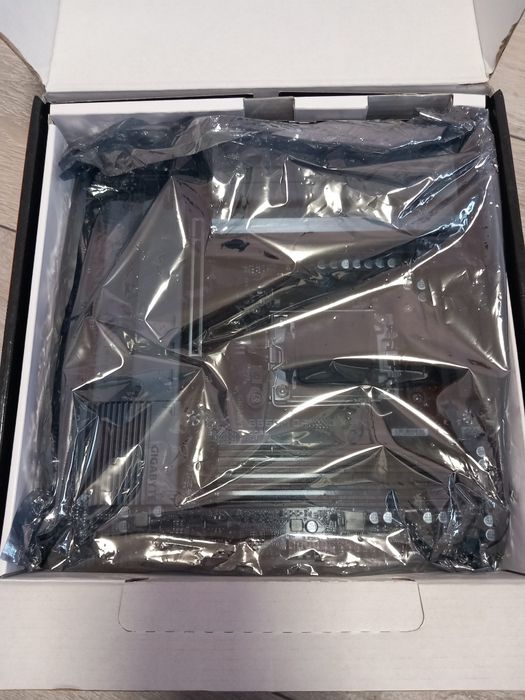 Продавам дънна платка като дефектна B650M GAMING X AX AM5