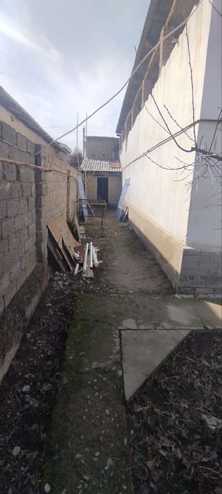 Yer sotiladi 2m yol bor 4 sotx