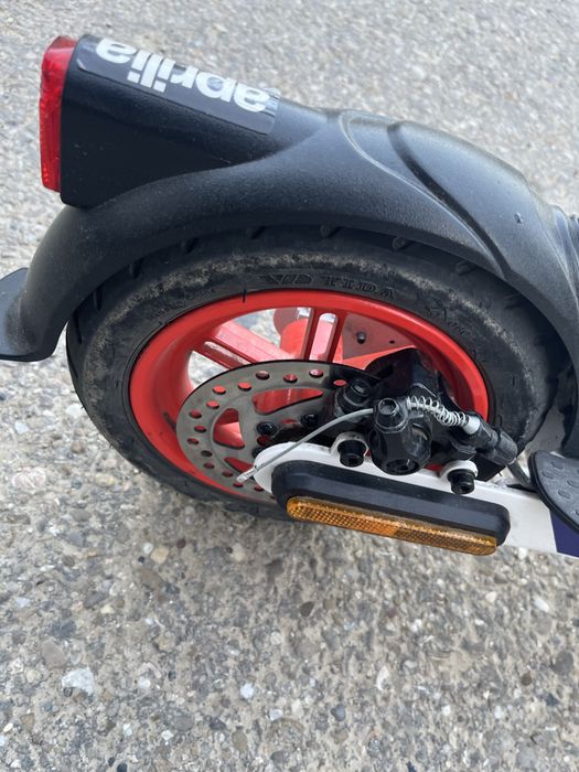 Trotineta electrica Aprilia srs