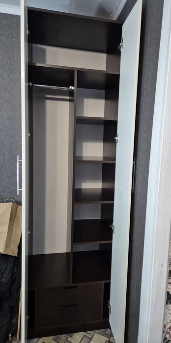 Продам шкаф для одежды.