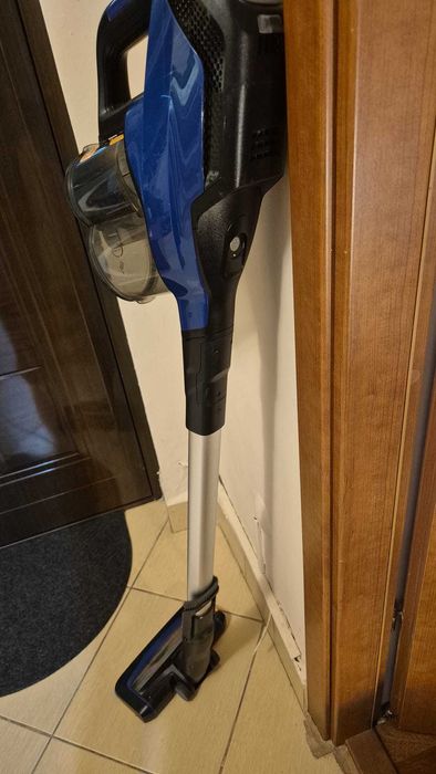 Aspirator vertical fără fir Philips