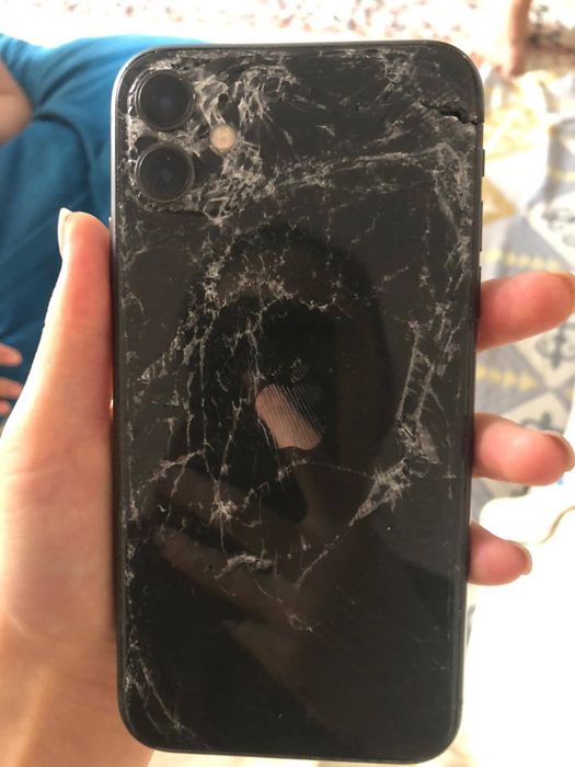 Продам айфн работает надо ремонт