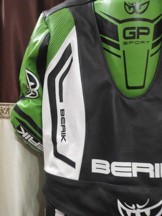 Berik EU60 Кожен екип от 2 части