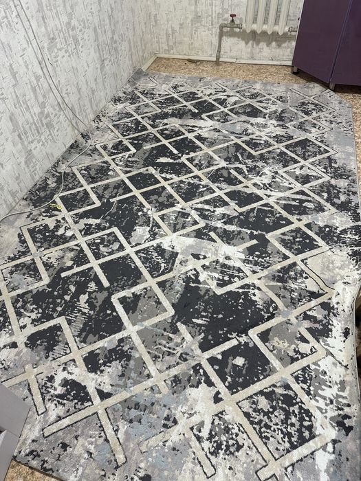 Продаётся ковёр в хорошем состоянии 3м х 2м