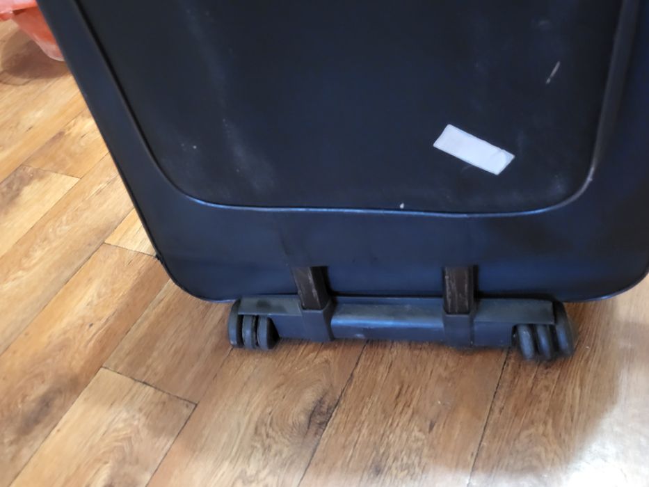 Продам чемодан большой