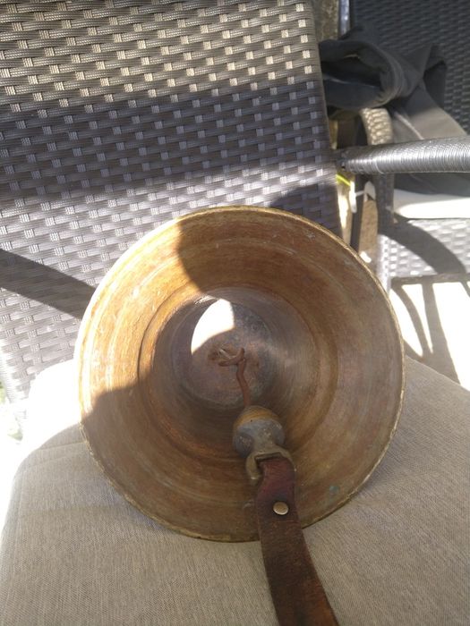 Продавам огромна масивна корабна камбана 1927 година Англия