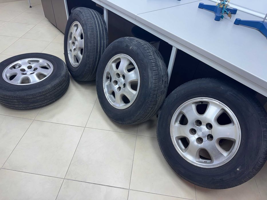 Оригинални джанти Toyota 16, с гуми Falken 215/70r16