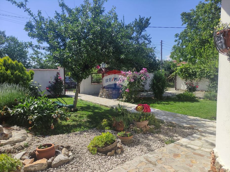 Продава се Къща в с. Славеево, Област Добрич - 109 кв.м за 1354 €/кв.м - Снимка #2