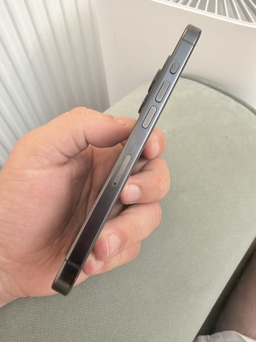 Iphone 15 pro pentru piese deblocat