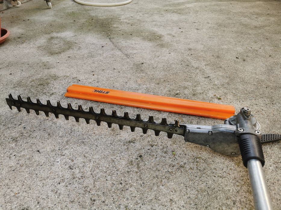 Продавам телескопичен бензинов храсторез STIHL HL 75
