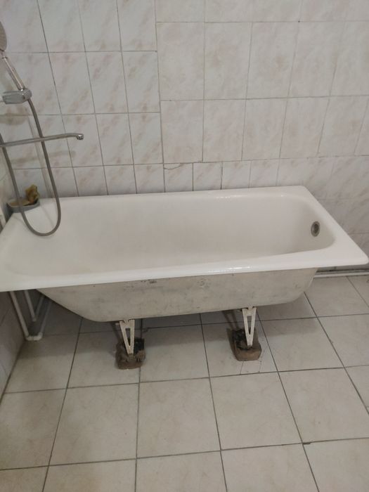 Ванна чугунная бу продается.