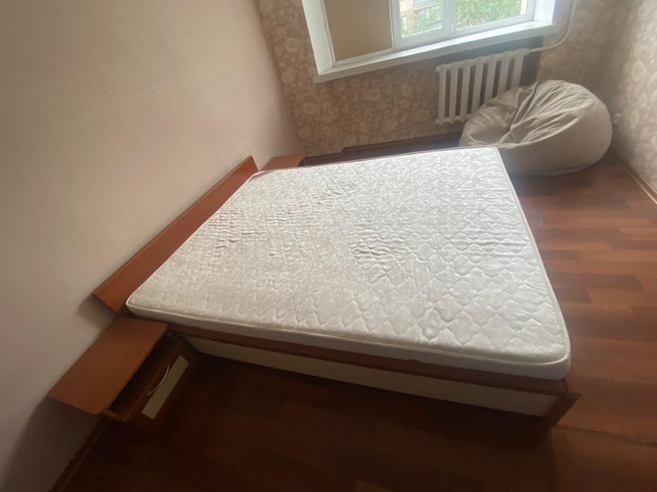 Продам    двуспальную     кровать.