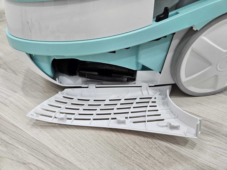 Aspirator Bosch BWD420HYG AquaWash & Clean– 2000W – Accesorii complete