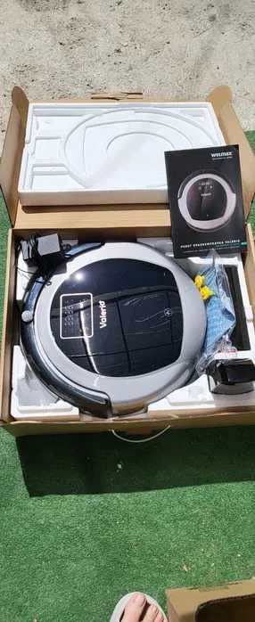 Почистващ робот с навигационна функция