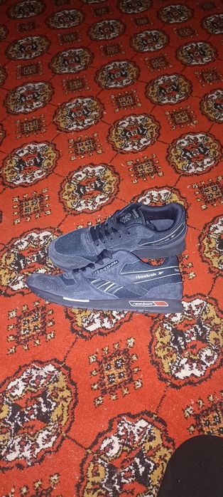 Кроссовка сотилади 40 размер мужской