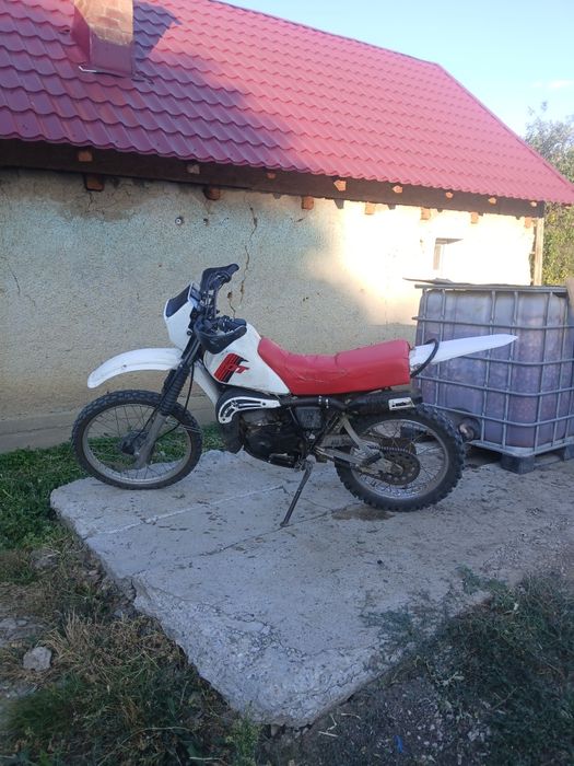 Vînd yamaha DT 125