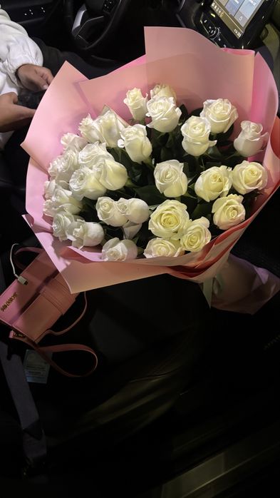 Цветы белые розы метровые