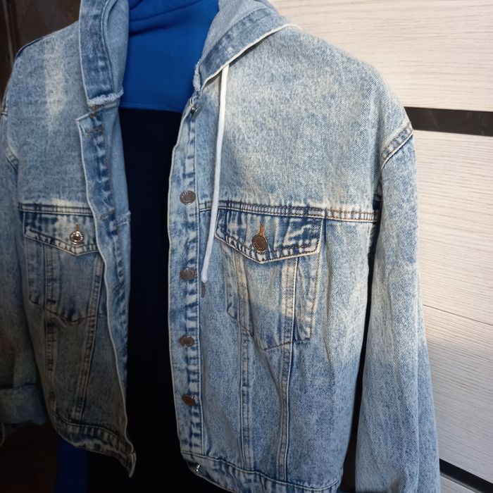 Продам джинсовые куртку